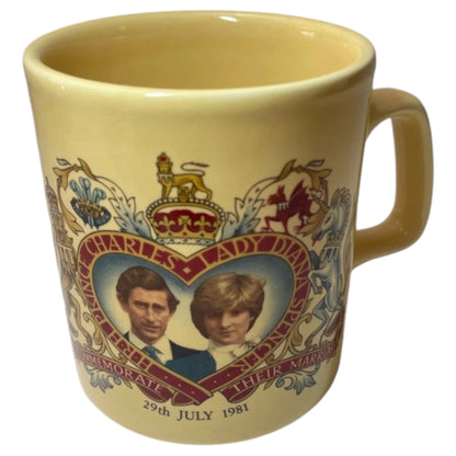 Caneca Comemorativa de Casamento 1981 – Príncipe Charles e Princesa Diana