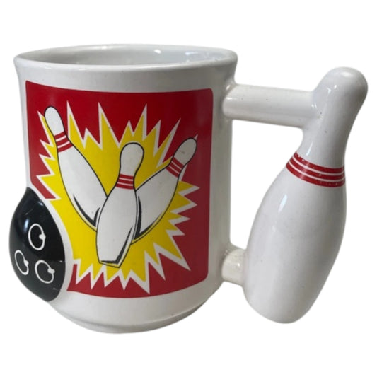 Caneca de Boliche Vintage 3D – Alto Relevo com Pino de Boliche como Alça