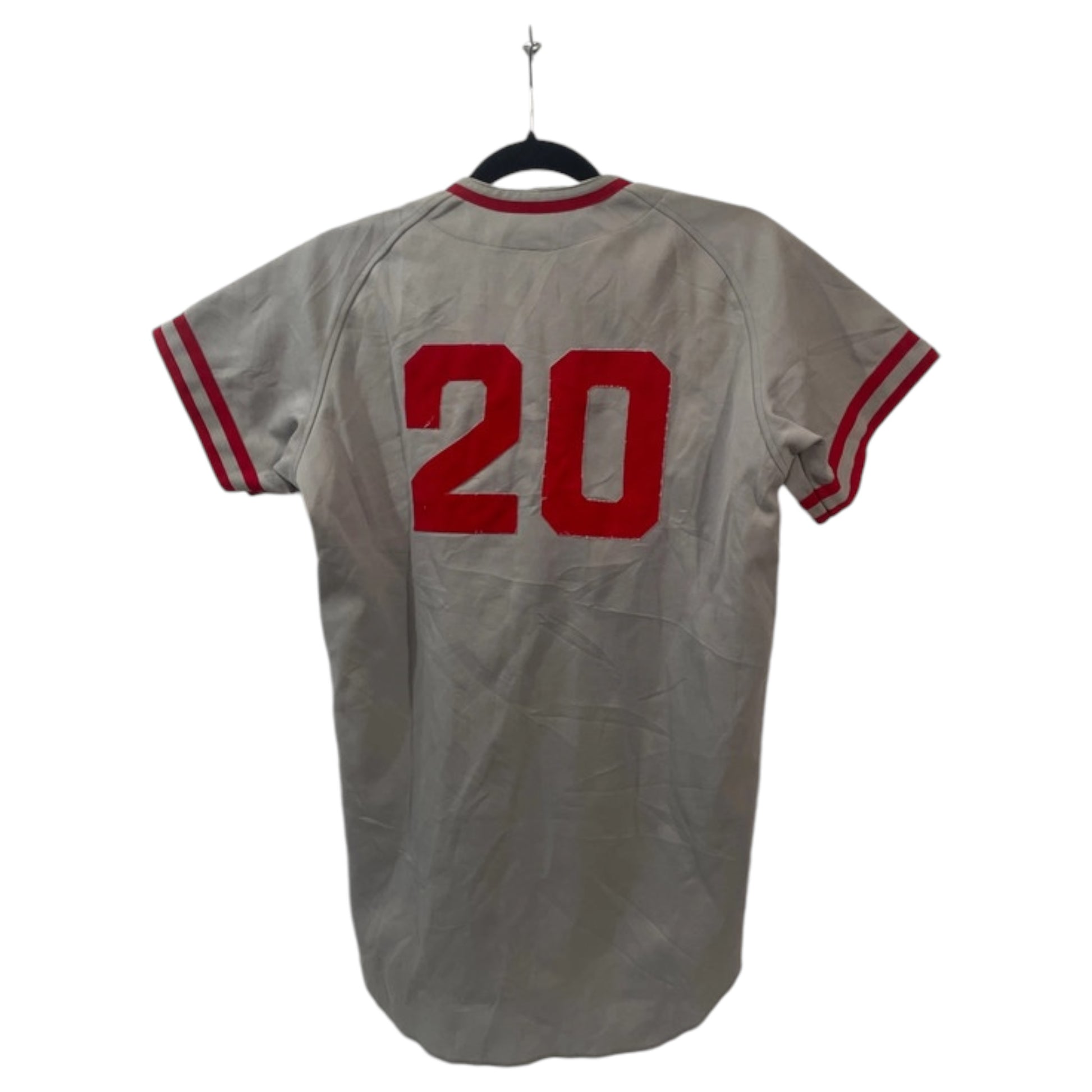 Vintage Baseball Jersey Dark Horse #20 – Cinza com Detalhes em Veludo Vermelho - Madame Surtô Vintage Shop