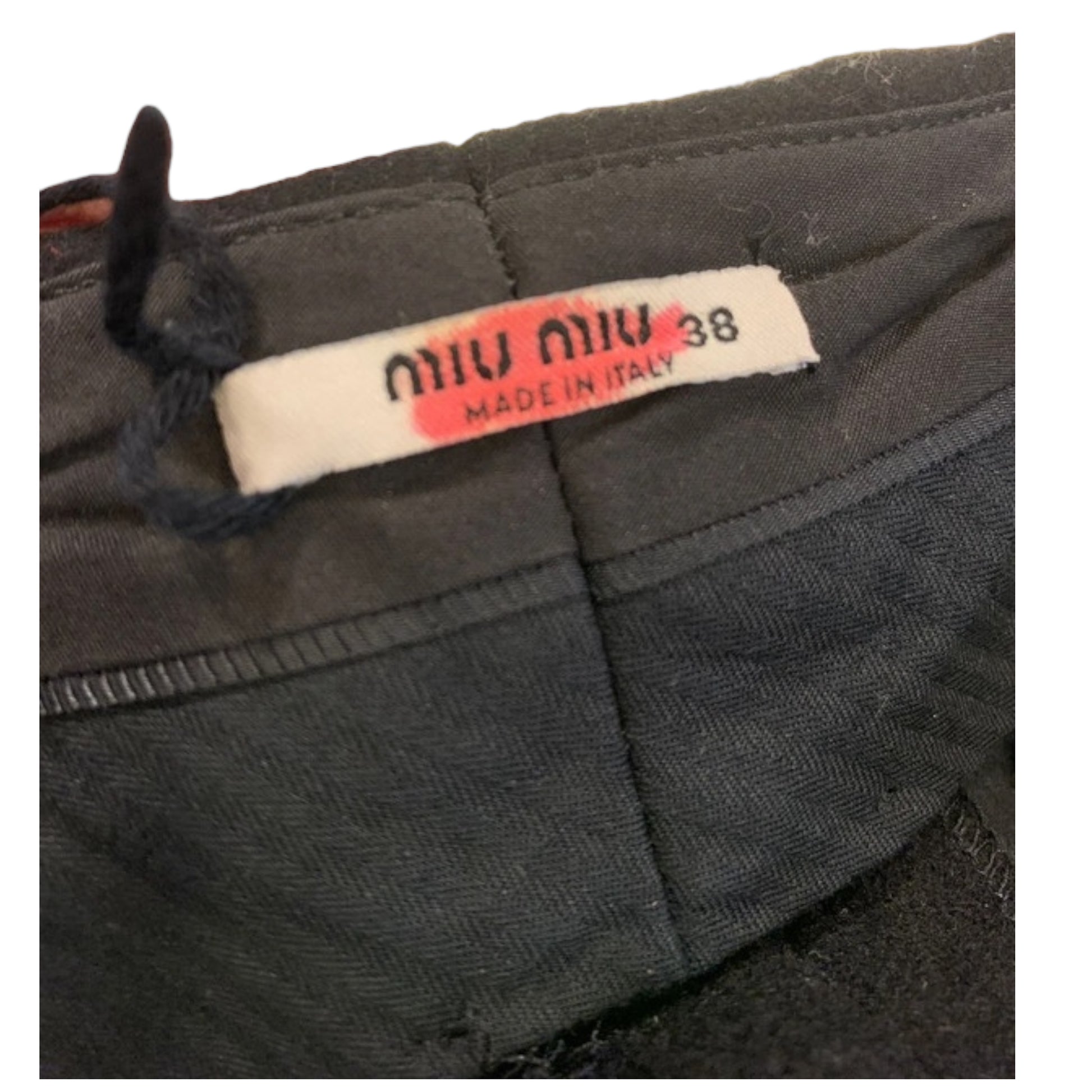 Bermuda de Lã Miu Miu Cintura Alta Tamanho 38 – Luxo Italiano by Miuccia Prada - Madame Surtô Vintage Shop