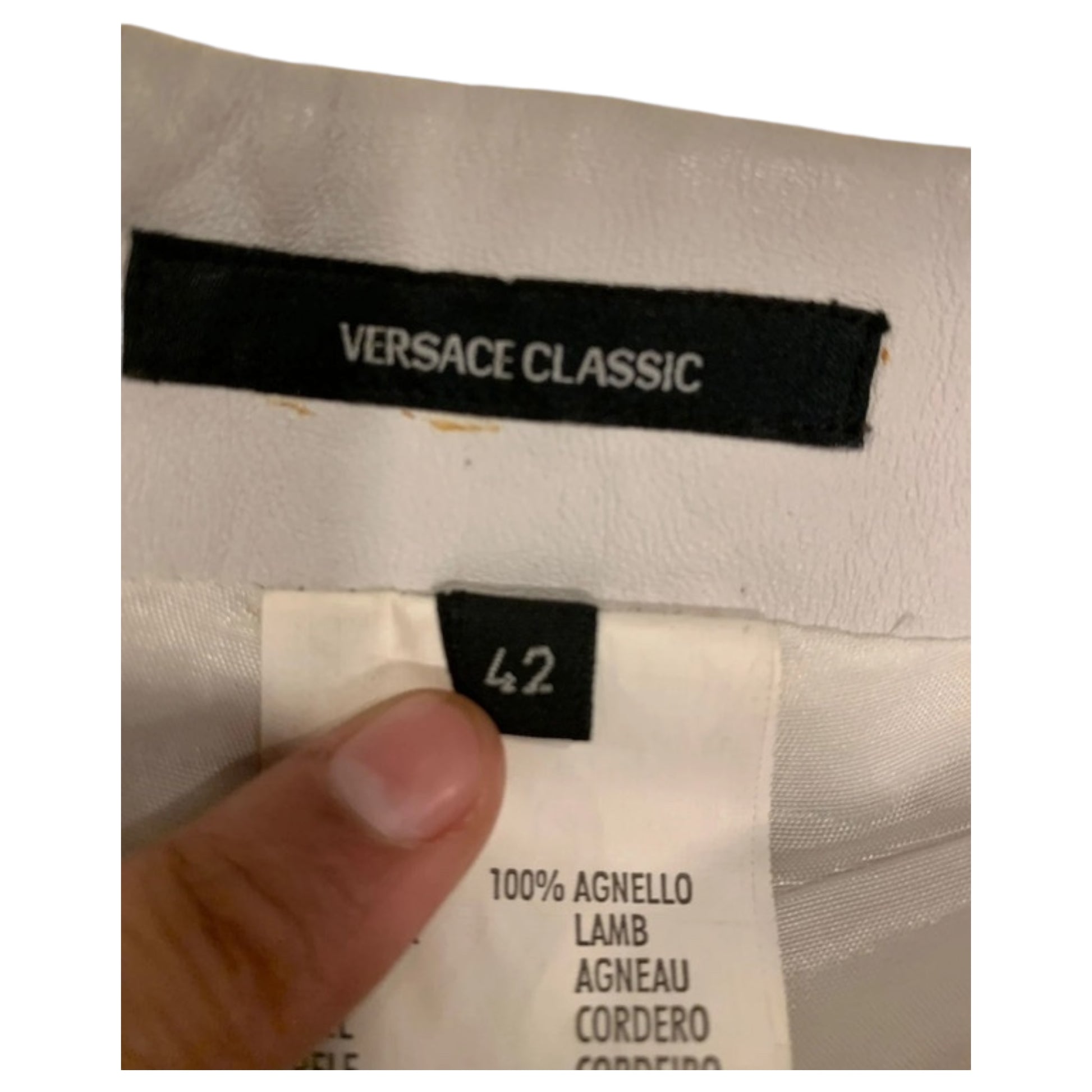 Calça Capri Versace Classic Anos 2000 – Couro Branco de Cordeiro Y2K, Tamanho 42 - Madame Surtô Vintage Shop