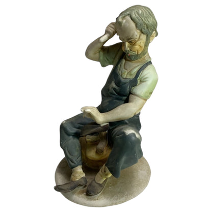 Estatueta Vintage Senhor Sapateiro – Porcelana / Cerâmica