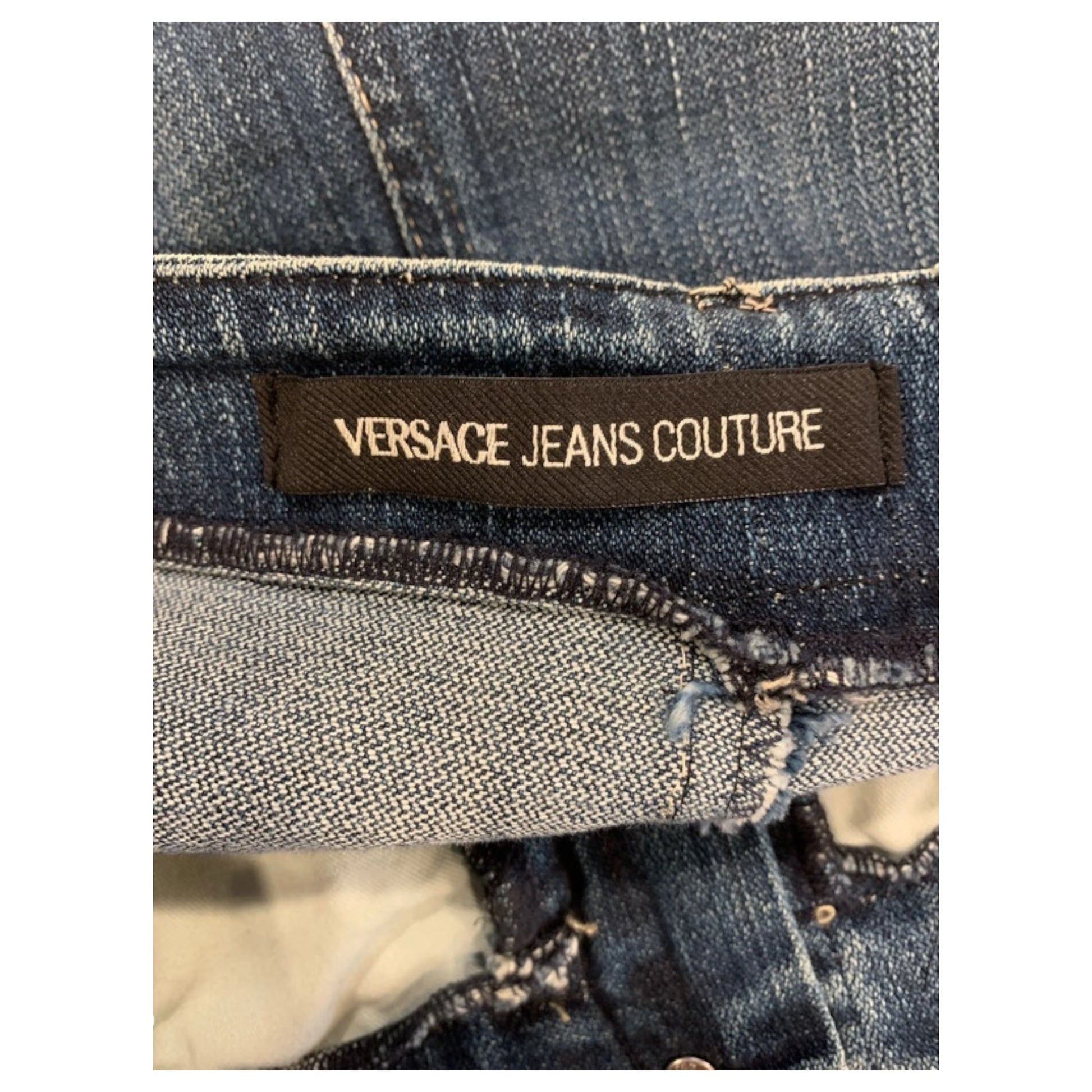 Saia Jeans Versace Jeans Couture Blue Denim – Design Moderno com Racha Frontal, Tamanho 28/42 (M/L) - Madame Surtô Vintage Shop