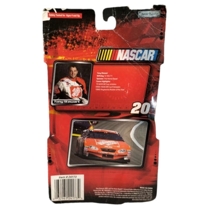 Figura Vintage Tony Stewart #20 com Troféu e Capacete - Jakks Pacific 2003