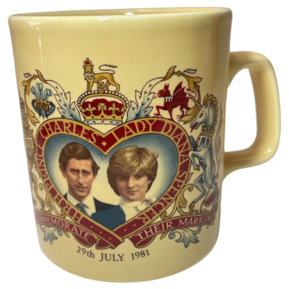 Caneca Comemorativa de Casamento 1981 – Príncipe Charles e Princesa Diana