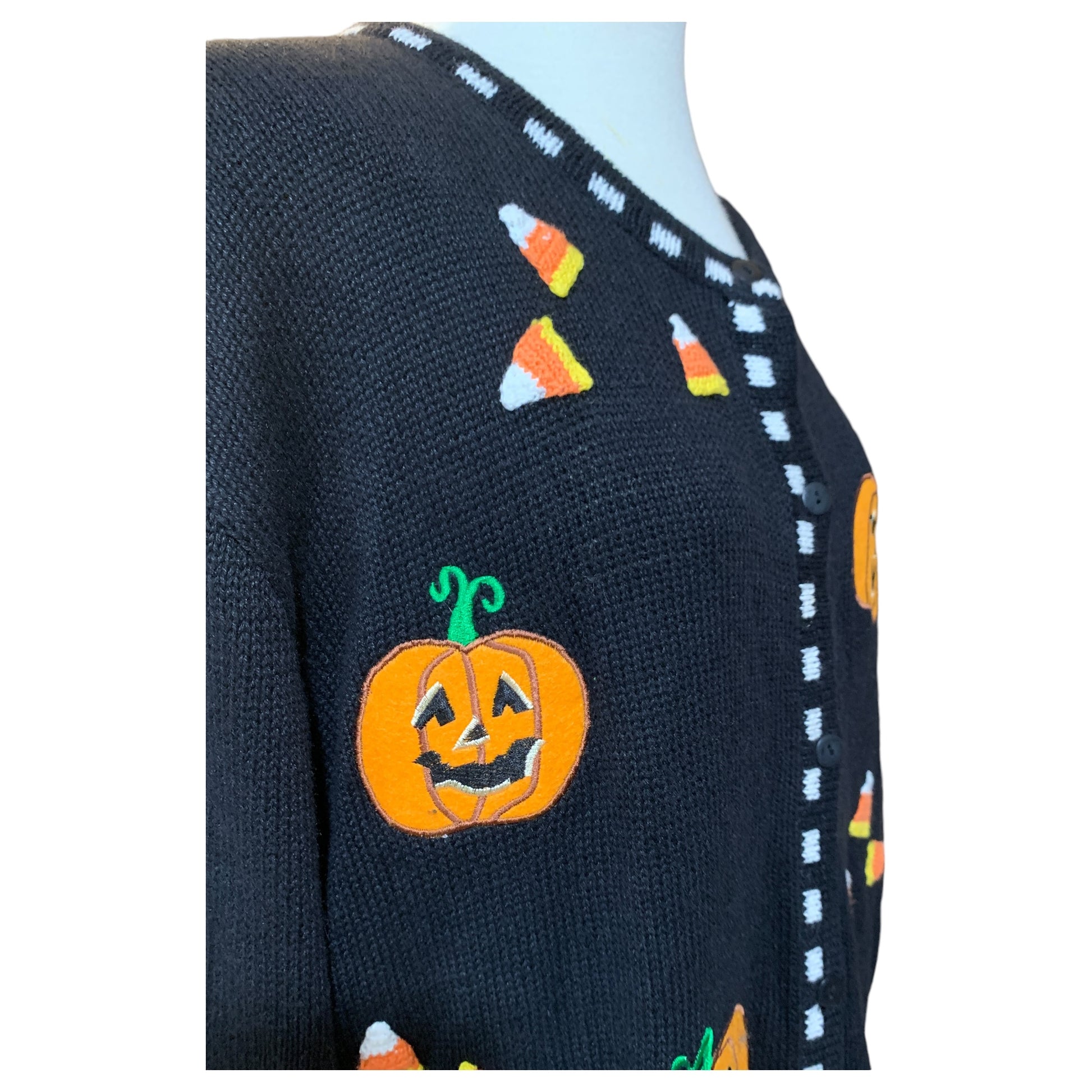 Cardigan Preto de Halloween com Abóboras e Doces - The Quacker Factory, Tamanho 3XL, Patches Bordados - Madame Surtô Vintage Shop