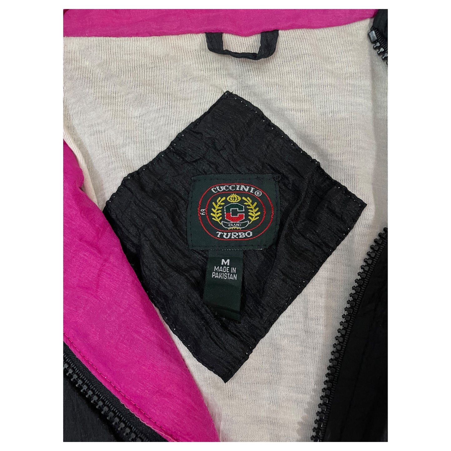 Casaco Vintage Cuccini Club Turbo Anos 80 – Estilo Esportivo, Preto e Rosa, Tamanho M - Madame Surtô Vintage Shop