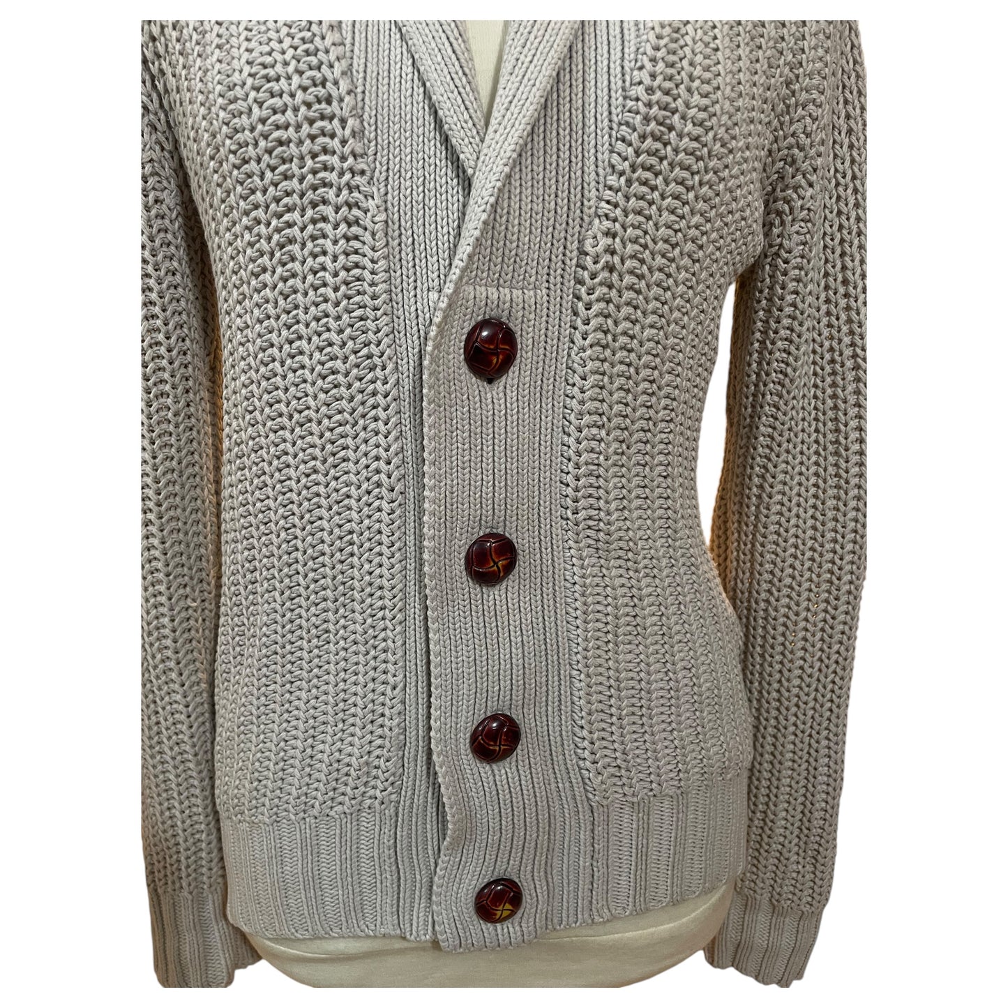 Cardigan de Crochê Vintage Y2K Creme – Tamanho S, Gola V, Botões Decorativos - Madame Surtô Vintage Shop