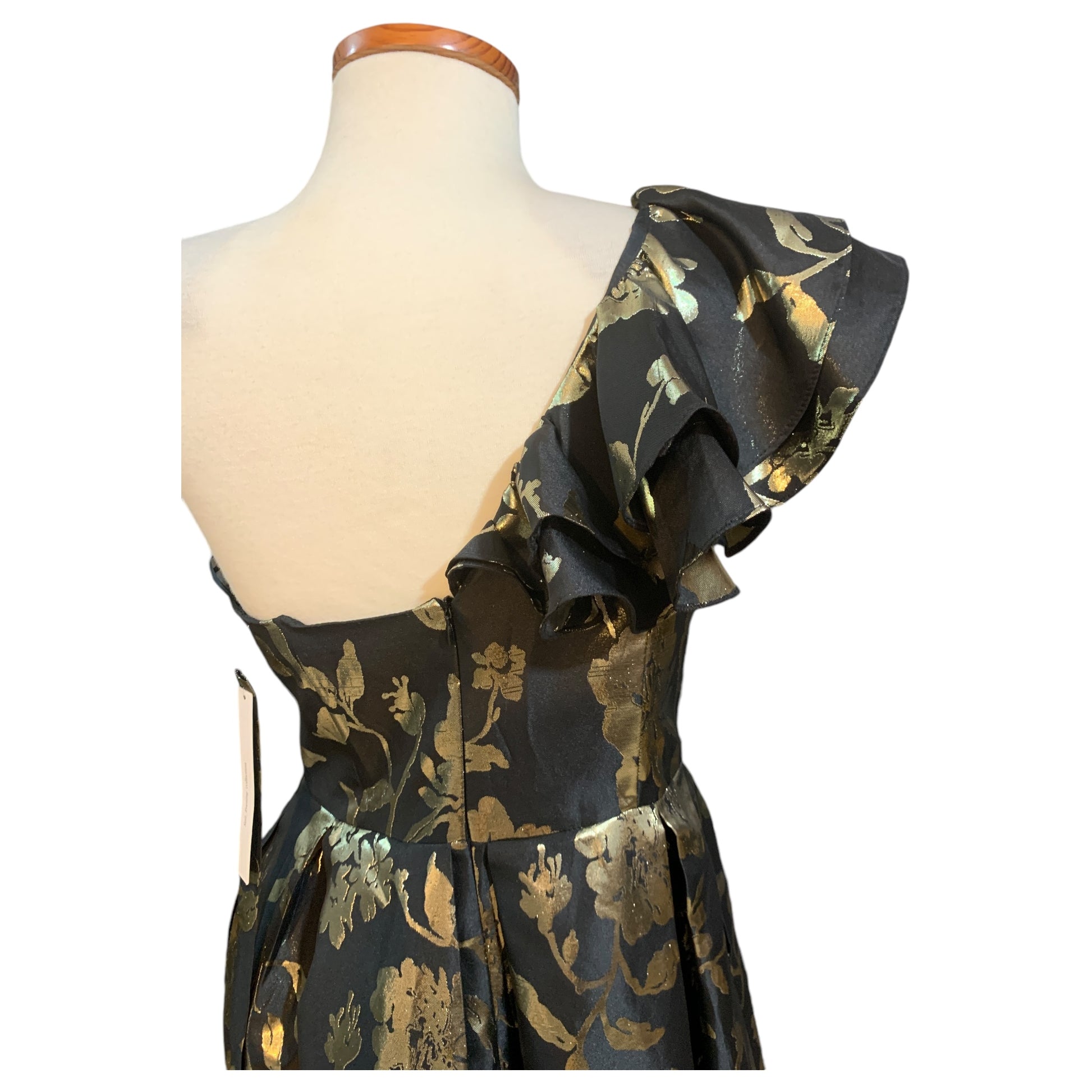 Vestido de Festa Preto com Flores Douradas – Betzzia, Novo com Etiquetas - Madame Surtô Vintage Shop