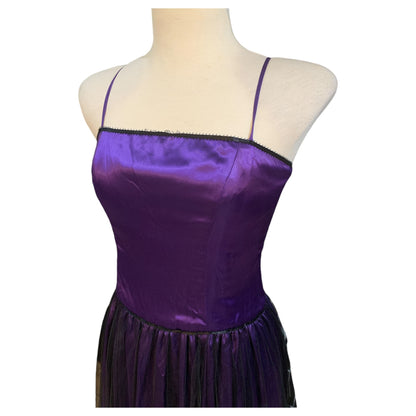 Vestido Longo Roxo Acetinado com Tule Preto Anos 80 - Alças Finas e Fecho Lateral