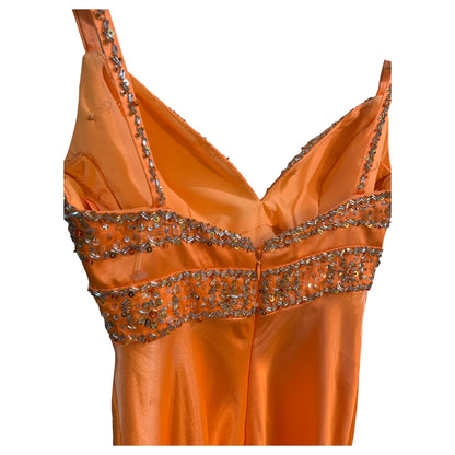 Vestido de fiesta largo naranja bordado con cuentas – Morilee de Madeline Gardner 