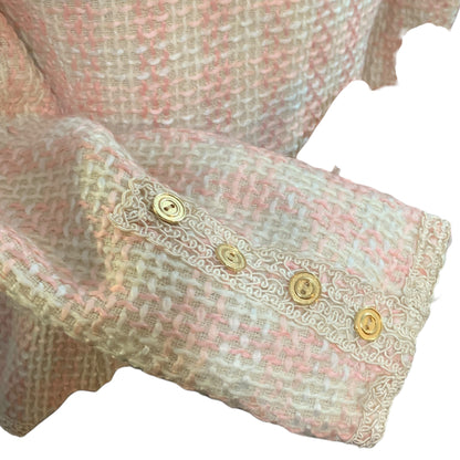 Blazer ajusté vintage des années 80 en tweed – Rose pâle, épaulettes, fabriqué en France