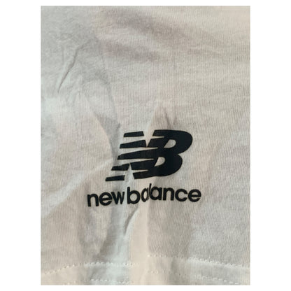 Camiseta Branca New Balance com Estampa de Corredores – Tamanho XS