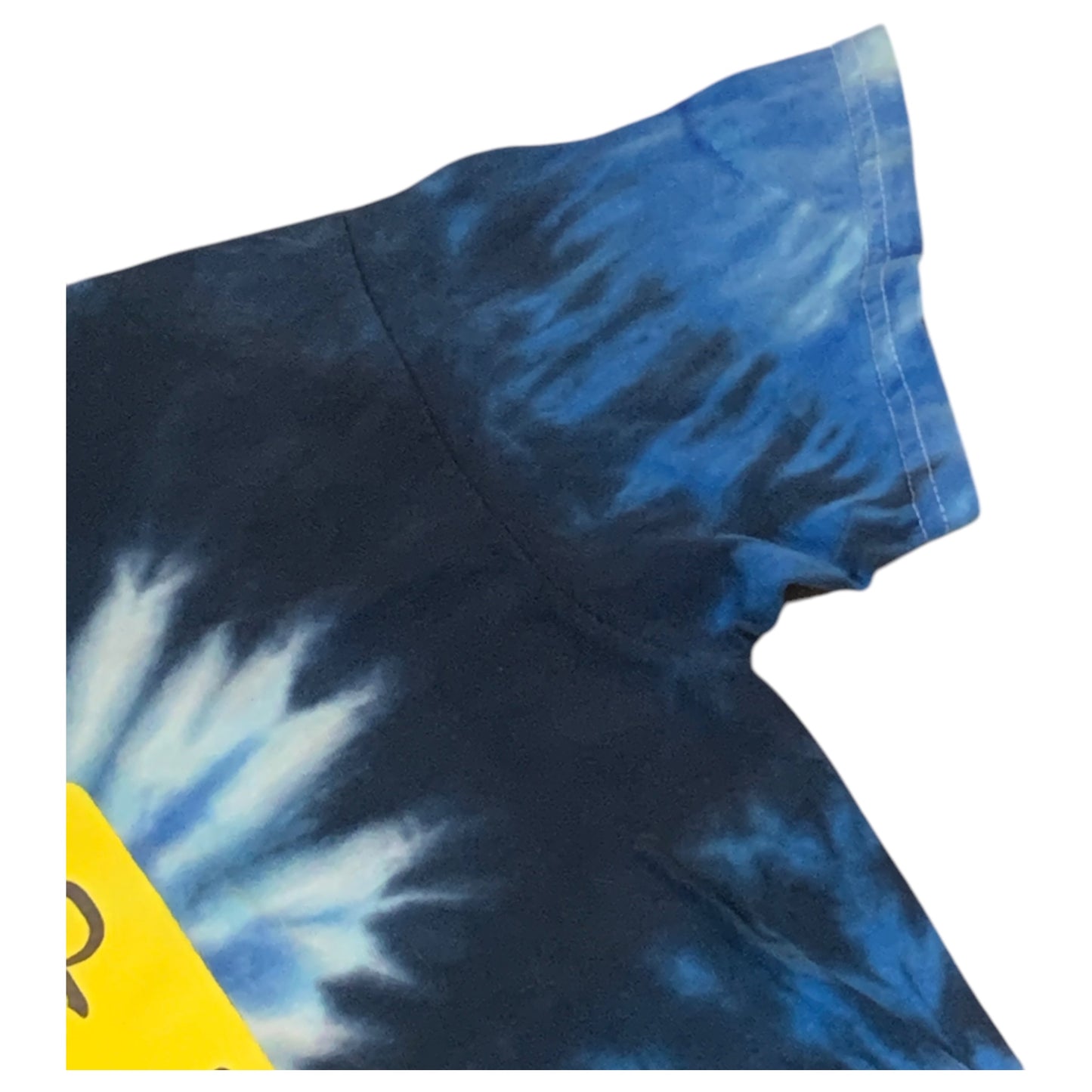 Camiseta Tie-Dye Azul e Claro com Placa Amarela – Team NP, Tamanho M, Estilo Casual