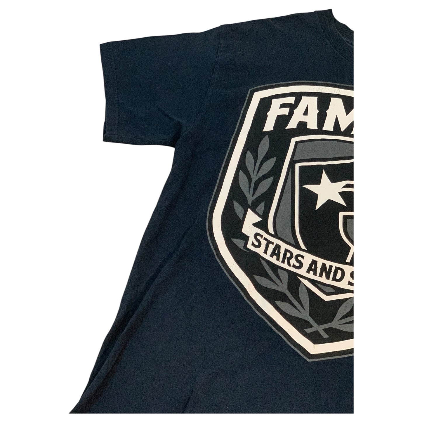 Camiseta T-Shirt Azul Marinho Y2K Famous Stars and Straps Vintage