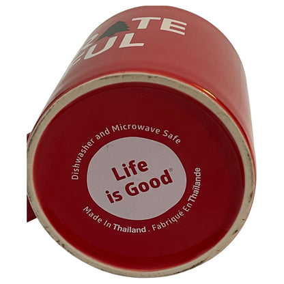 Caneca Natalina Vermelha Life is Good – Grateful com Árvore de Natal, Perfeita para Presentear