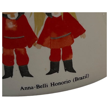 Caneca Natalina UNICEF de Anna-Belli Honorio – Crianças Formando Árvore de Natal – Cerâmica, Korea