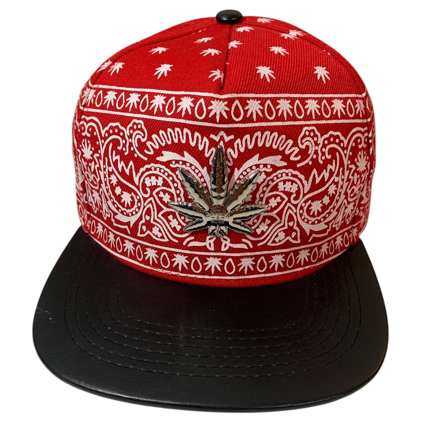 Boné Vermelho Snapback com Detalhes em Branco e Símbolo de Metal – Cayler & Sons