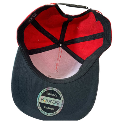 Boné Vermelho Snapback com Detalhes em Branco e Símbolo de Metal – Cayler & Sons