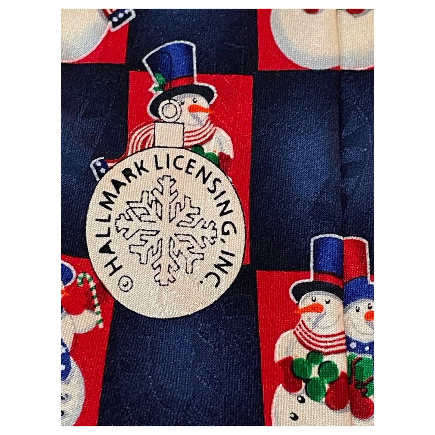 Gravata Natalina Clássica: Xadrez Azul e Vermelho com Bonecos de Neve - Yule TIE Greetings by MMG Hallmark