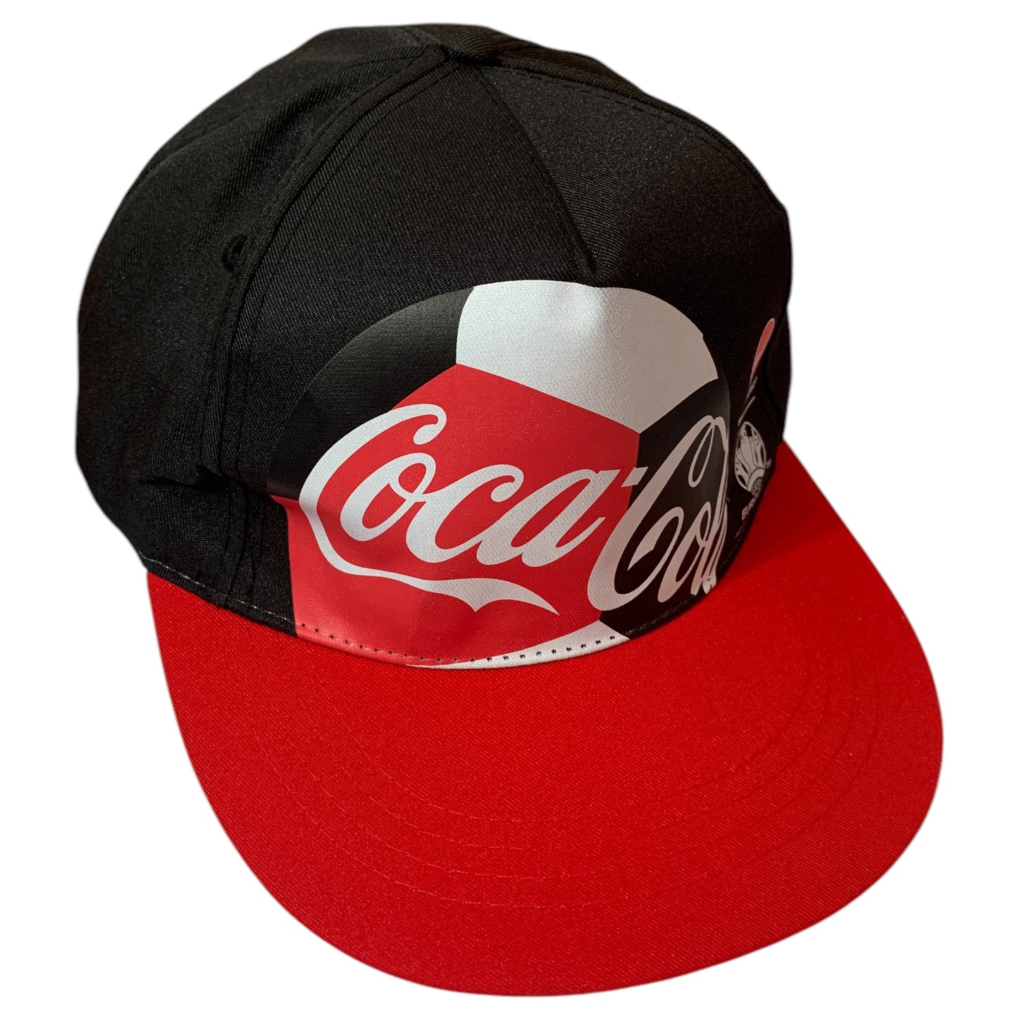 Boné Coca-Cola UEFA Euro 2020 Preto e Vermelho – Aba Reta, Snapback, Ajustável