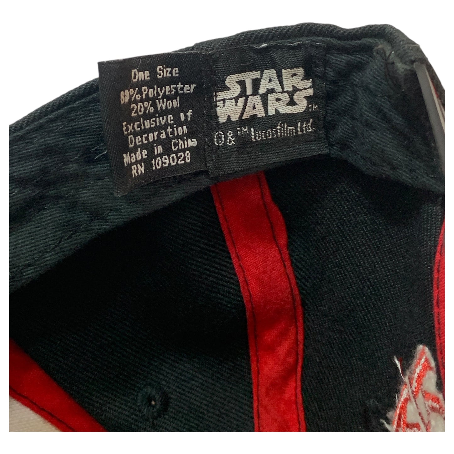 Boné Aba Reta Kylo Ren – Star Wars, Bordado Vermelho, Snapback Ajustável