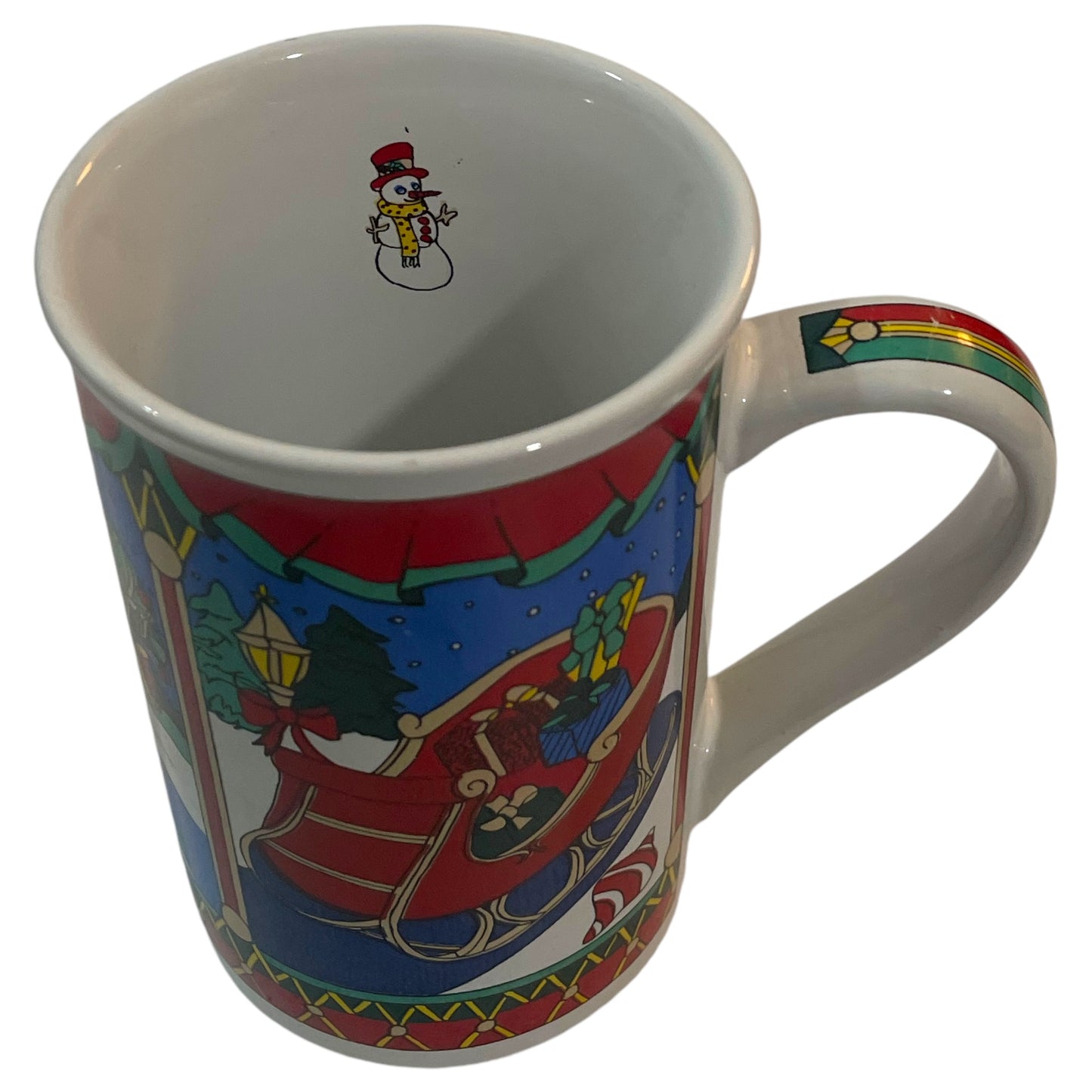 Caneca de Natal Colorida com Árvore, Boneco de Neve e Treno - Design Completo, Vermelho, Branco e Azul