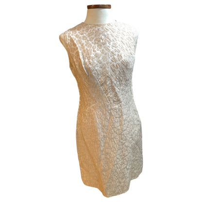 Vestido Tubo Casual Brocado Beige y Dorado – Hecho a Medida