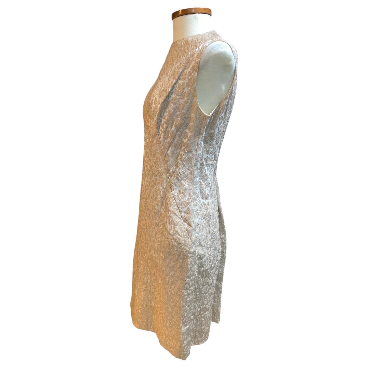 Vestido Tubo Casual Brocado Beige y Dorado – Hecho a Medida