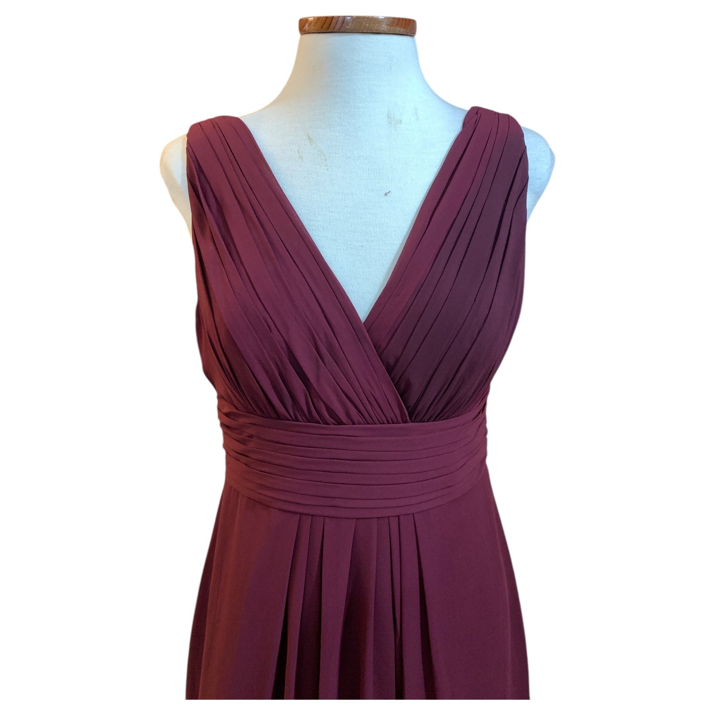 Vestido de Fiesta Largo Levkoff – Color Vino, Drapeado en Busto y Espalda, Escote en V Delantero y Espalda