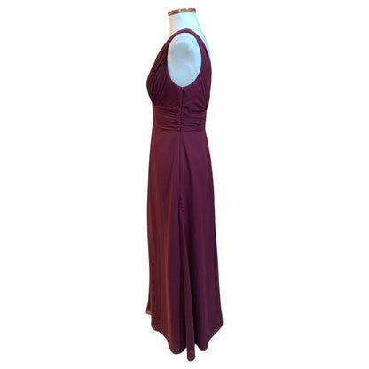 Vestido de Fiesta Largo Levkoff – Color Vino, Drapeado en Busto y Espalda, Escote en V Delantero y Espalda