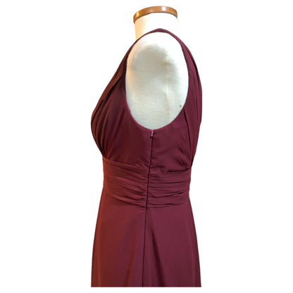 Vestido de Fiesta Largo Levkoff – Color Vino, Drapeado en Busto y Espalda, Escote en V Delantero y Espalda