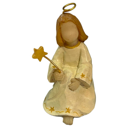 Anjo Natalino de Resina com Estrelas Douradas – Ornamento para Árvore