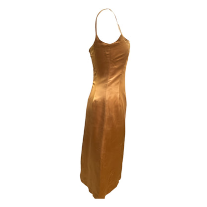 Vestido Dourado com Renda Preta – Alças Finas e Decote Reto – Alfaiataria Elegante