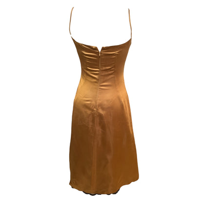 Vestido Dourado com Renda Preta – Alças Finas e Decote Reto – Alfaiataria Elegante