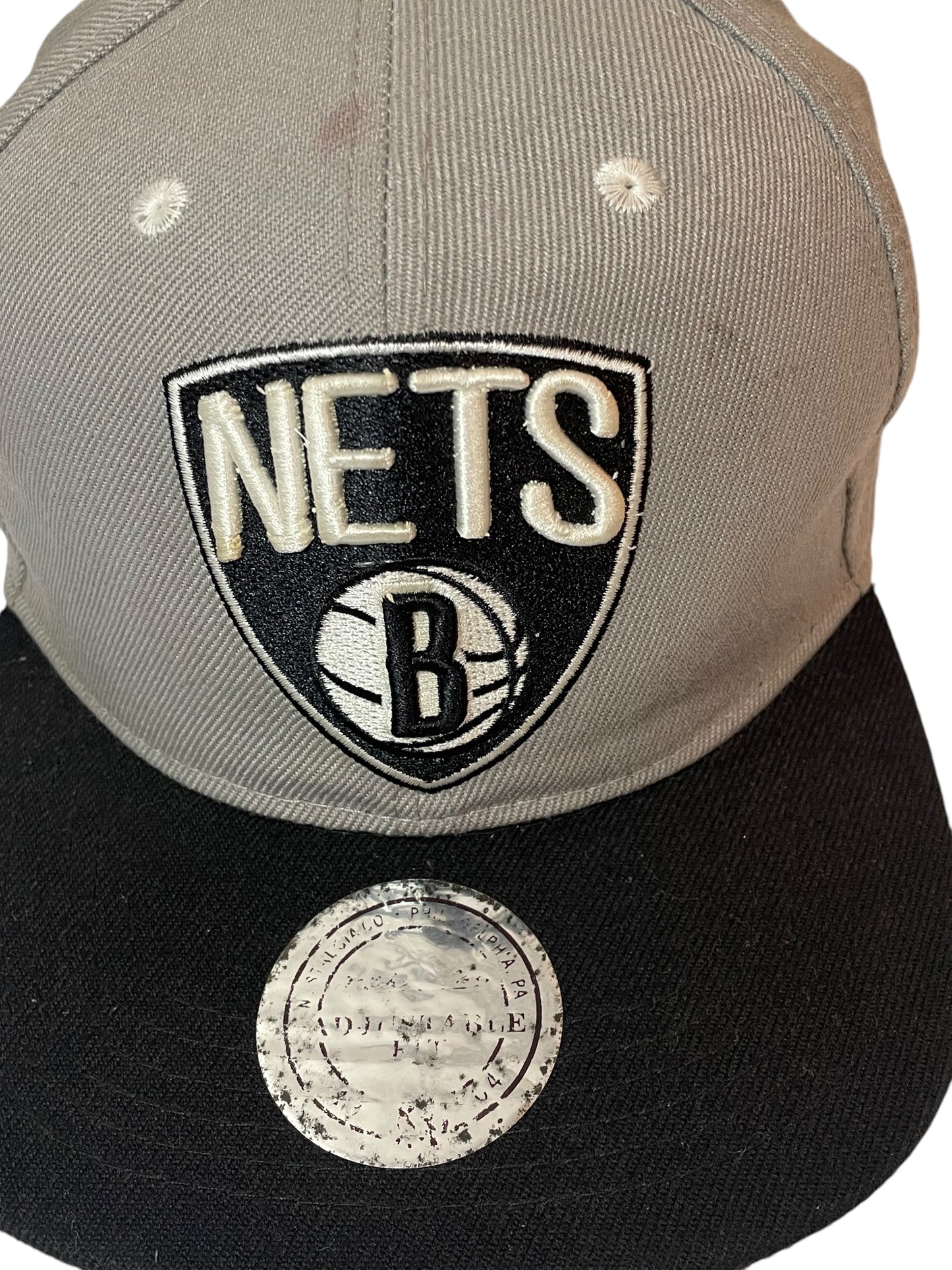 Boné NBA Nets Hardwood Classics Mitchell & Ness Nostalgia Co. - Bordado Preto e Branco, Ajustáve