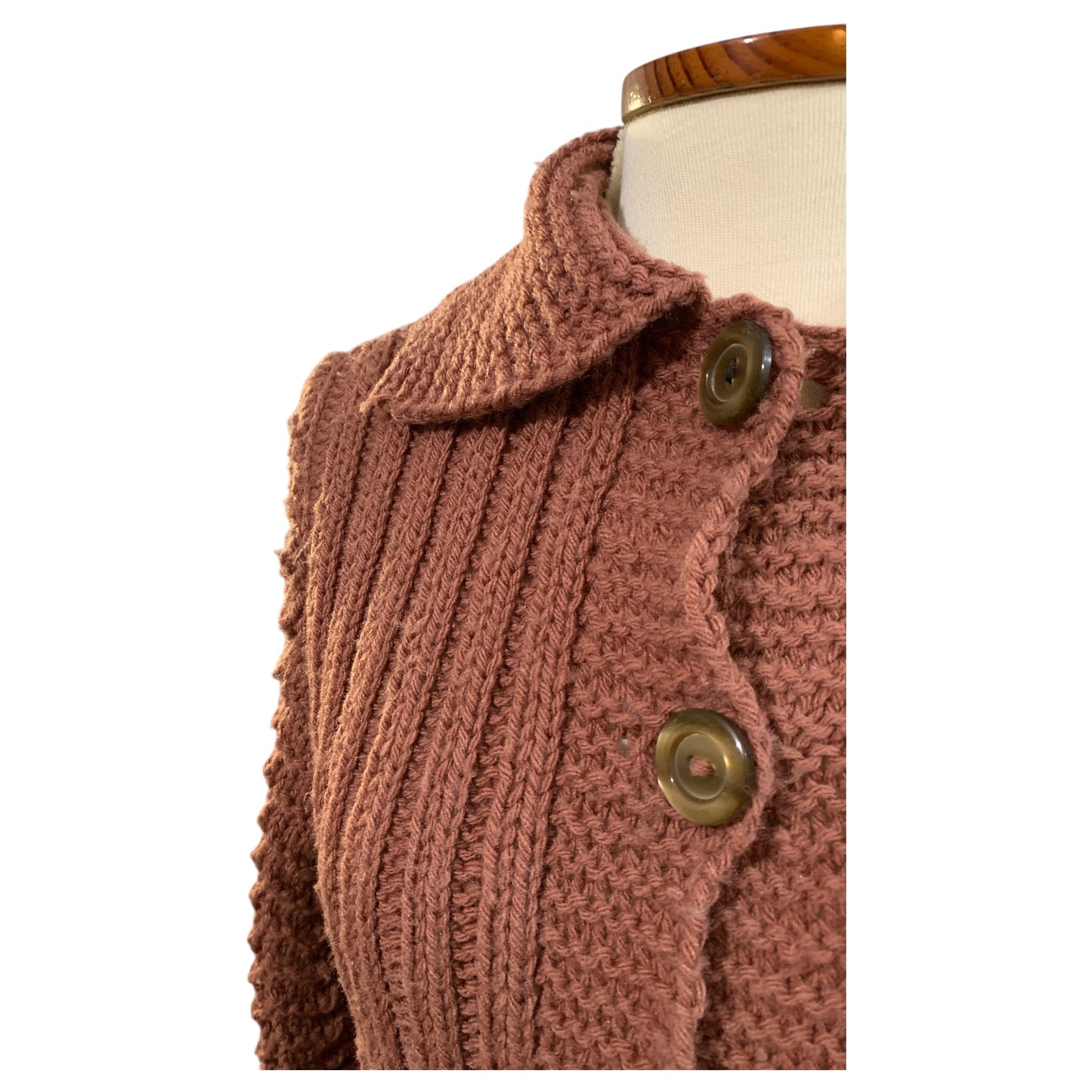 Cardigan Vintage de Crochê Marrom Terracota Rosé - Artesanal Estilo Anos 60, Gola Grande