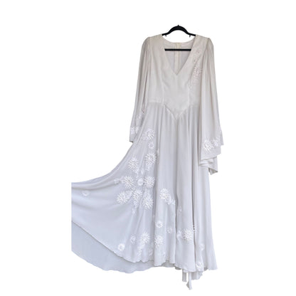 Vestido de noiva Vintage Boho Anos 1970 Branco Gelo com Bordado Floral - Estilo Boêmio, Manga de Anjo