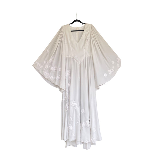 Vestido de noiva Vintage Boho Anos 1970 Branco Gelo com Bordado Floral - Estilo Boêmio, Manga de Anjo